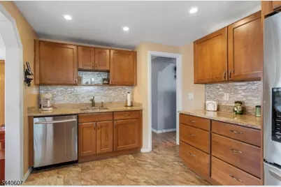 126 18th Ave, Elmwood Park, NJ 07407 - Photo 14