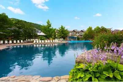 2 Chamonix Dr #402, Vernon Twp., NJ 07462 - Photo 10