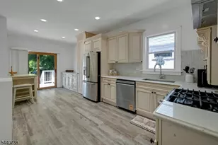 127 S Burnett St R, East Orange, NJ 07018 - Photo 12