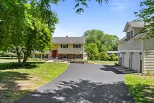 29 Oxford Cir, Montgomery Township, NJ 08558 - Photo 6