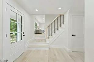 55 Green Hill Rd, Springfield, NJ 07081 - Photo 6
