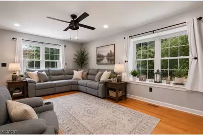 401 Wedgewood Cir, Raritan Township, NJ 08822 - Photo 2
