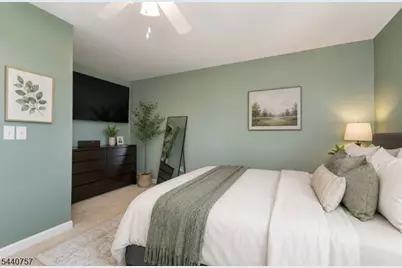 401 Wedgewood Cir, Raritan Township, NJ 08822 - Photo 12