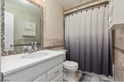 401 Wedgewood Cir, Raritan Township, NJ 08822 - Photo 10