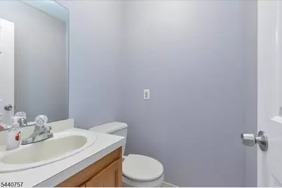 401 Wedgewood Cir, Raritan Township, NJ 08822 - Photo 8
