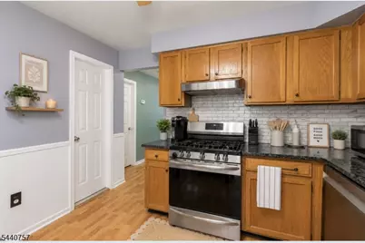 401 Wedgewood Cir, Raritan Township, NJ 08822 - Photo 4