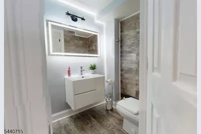 124 Green St, Franklin Township, NJ 08873 - Photo 6