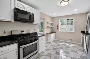 21 Ash Rd, Edison, NJ 08817 - Photo 14
