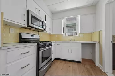31 Blakely Pl #2, Garfield, NJ 07026 - Photo 8