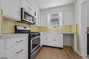 31 Blakely Pl, Garfield, NJ 07026 - Photo 8