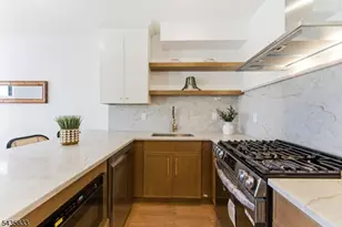 113 5 Oak St, Jersey City, NJ 07304 - Photo 2
