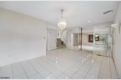 18 Arlington Dr, Livingston, NJ 07039 - Photo 4