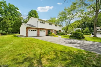 18 Arlington Dr, Livingston, NJ 07039 - Photo 2