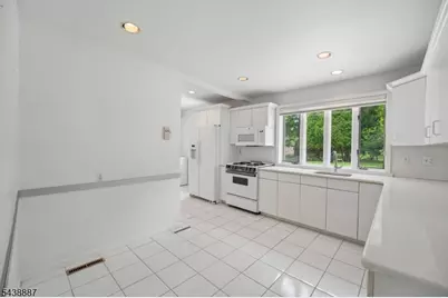 18 Arlington Dr, Livingston, NJ 07039 - Photo 14