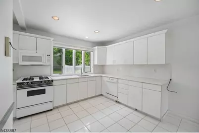 18 Arlington Dr, Livingston, NJ 07039 - Photo 12