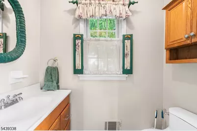 1 Oak Grove Rd, Raritan Township, NJ 08822 - Photo 14