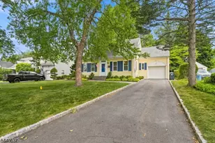 688 Greenbrook Rd, North Plainfield, NJ 07063 - Photo 2