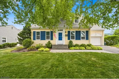 688 Greenbrook Rd, North Plainfield, NJ 07063 - Photo 1