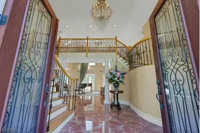 252 Mabel Pl, Franklin Lakes, NJ 07417 - Photo 4