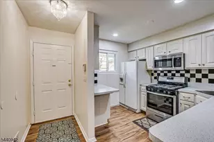 12 Tulip Ct, Edison, NJ 08820 - Photo 6