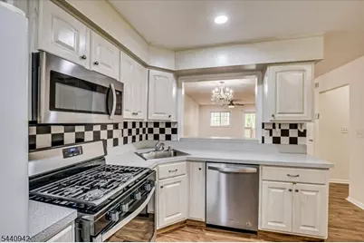 12 Tulip Ct, Edison, NJ 08820 - Photo 10