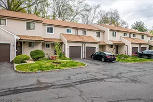 12 Tulip Ct, Edison, NJ 08820 - Photo 2