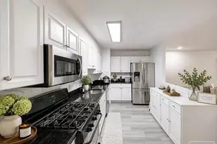 351 Bowler Ct, Piscataway Township, NJ 08854 - Photo 4