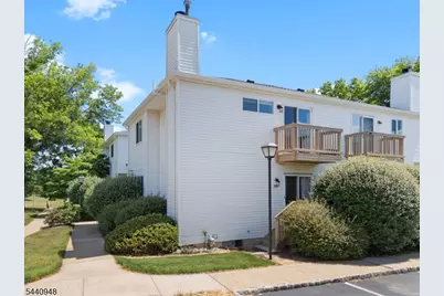 301 Saddle Ct, Raritan Township, NJ 08822 - Photo 2