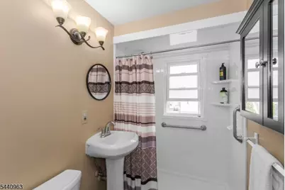 18 Jerome Dr, Clifton, NJ 07011 - Photo 16