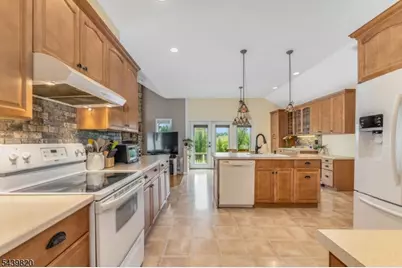 7 Sunshine Dr, Alexandria Township, NJ 08867 - Photo 10