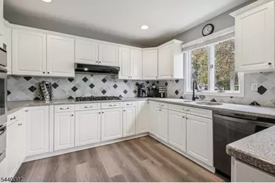 98 King St, Edison Twp., NJ 08820 - Photo 14