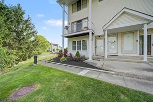12 Amherst Ct, Hamburg, NJ 07419 - Photo 1