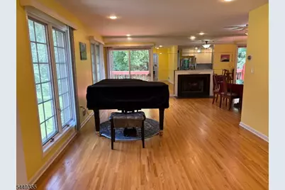 126 Mary Alice Ct, Union Township, NJ 07083 - Photo 8