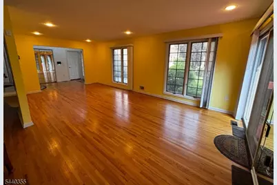126 Mary Alice Ct, Union Township, NJ 07083 - Photo 8