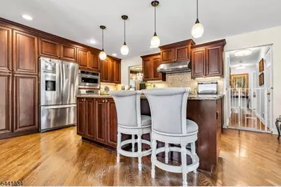 115 Sturbridge Cir, Wayne Twp., NJ 07470 - Photo 12