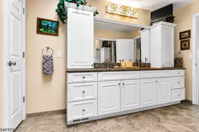 115 Sturbridge Cir, Wayne Twp., NJ 07470 - Photo 18