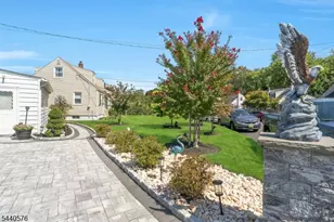 213 Glenside Pl, North Plainfield, NJ 07060 - Photo 2