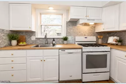 43 Conforti Ave #83, West Orange Township, NJ 07052 - Photo 4