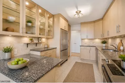 1 Claridge Dr #1026, Verona, NJ 07044 - Photo 4