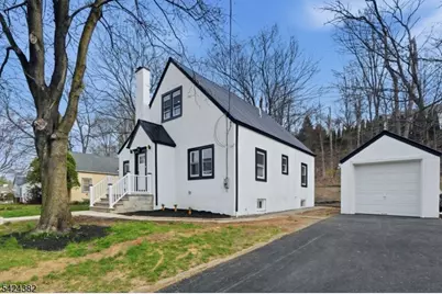 31 Saint Moritz Pl, Wayne, NJ 07470 - Photo 2
