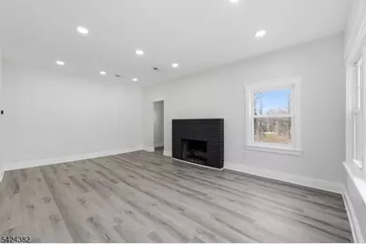 31 Saint Moritz Pl, Wayne, NJ 07470 - Photo 4