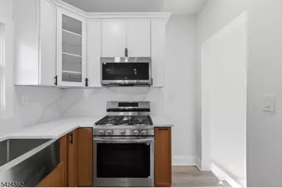 31 Saint Moritz Pl, Wayne, NJ 07470 - Photo 8