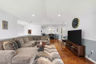 123 Chariot Ct, Piscataway Township, NJ 08854 - Photo 4