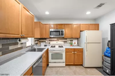 123 Chariot Ct, Piscataway Township, NJ 08854 - Photo 10
