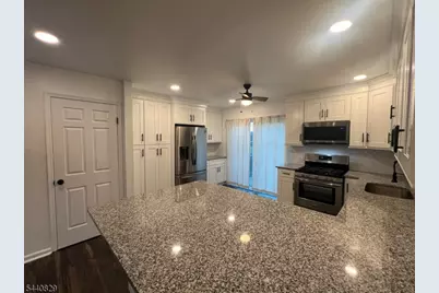 106 Sequoia Ct, Raritan Township, NJ 08822 - Photo 10