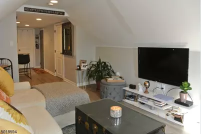 11 Delaware Pl #3, Bloomfield, NJ 07003 - Photo 8