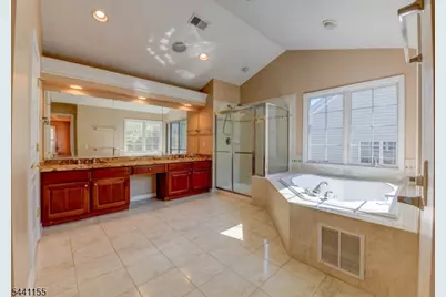16 Commanders Ct, Totowa, NJ 07512 - Photo 28