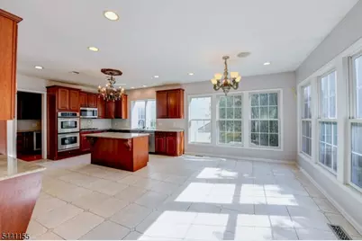 16 Commanders Ct, Totowa, NJ 07512 - Photo 12