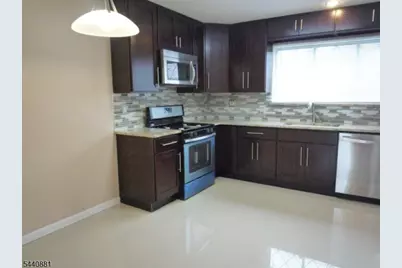 222 Wildflower Ln, Hillsborough Township, NJ 08844 - Photo 2