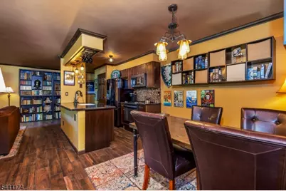 18 Steeplechase Ct, Franklin Township, NJ 08873 - Photo 2